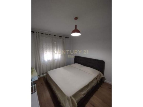 Tirane, jepet me qera apartament 1+1+BLK Kati 3, 55 m² 600 Euro (Shallvaret)