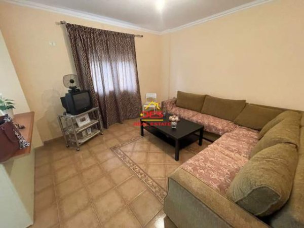 Vlore, jepet me qera apartament 2+1+BLK Kati 1, 95 m² 300 Euro (Rruga Cajupi,Vlore)