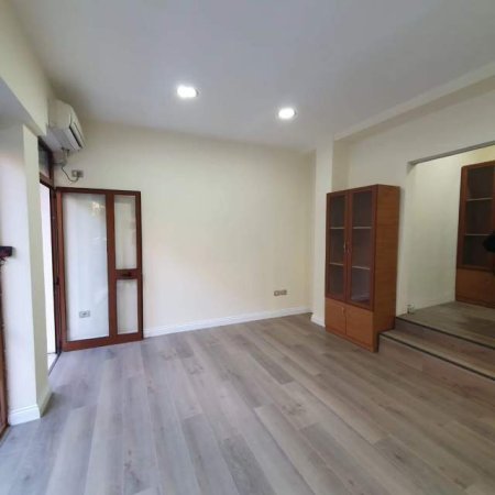 Tirane, jepet me qera ambjent biznesi Kati 0, 20 m² 400 Euro (Rruga Haxhi Dalliu, Tirane)