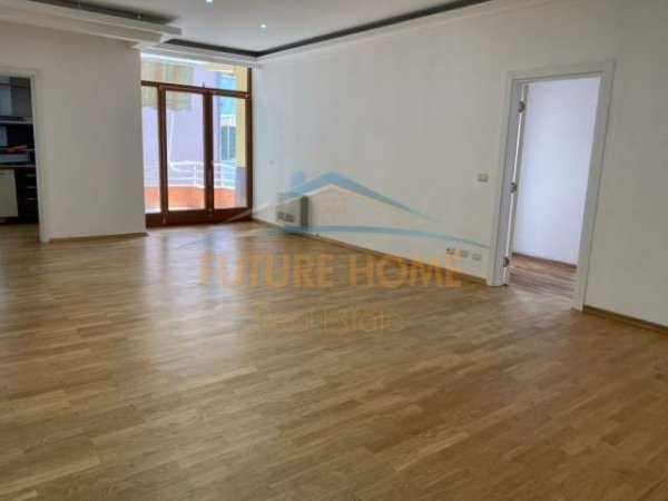 Tirane, jepet me qera ambjent biznesi Kati 3, 210 m² 1.800 Euro (ismail qemali)