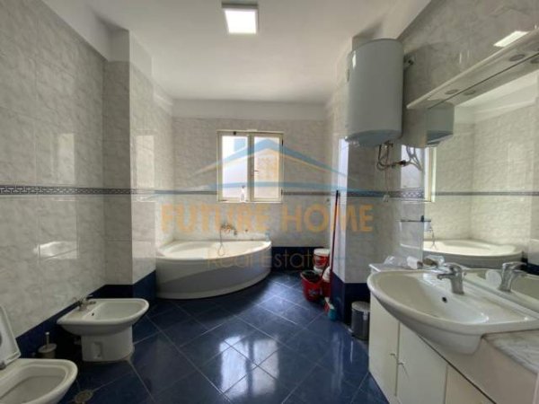 Tirane, jepet me qera ambjent biznesi Kati 3, 210 m² 1.800 Euro (ismail qemali)