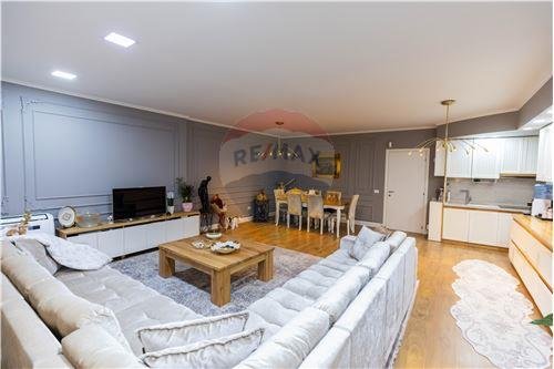 Tirane, shitet apartament 3+1 Kati 2, 152 m² 269.000 Euro