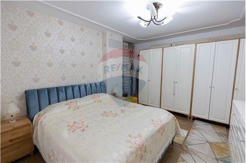 Tirane, shitet apartament 3+1 Kati 2, 152 m² 269.000 Euro