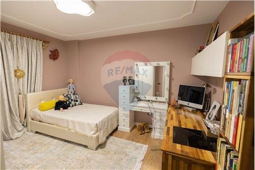 Tirane, shitet apartament 3+1 Kati 2, 152 m² 269.000 Euro