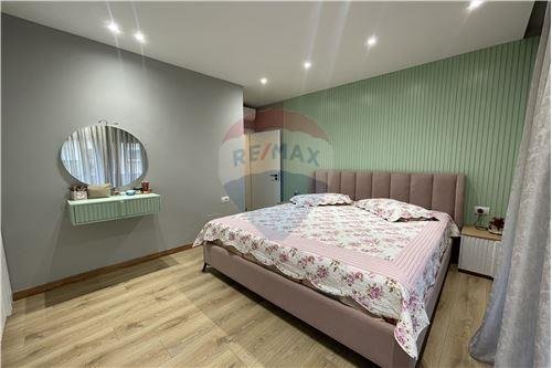 Tirane, shitet apartament 2+1+BLK Kati 2, 164.000 Euro