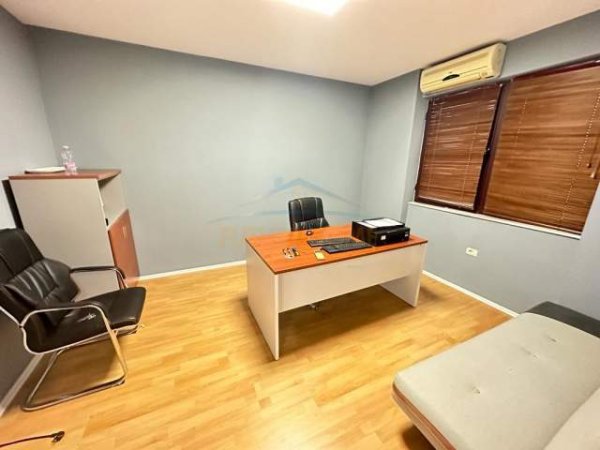 Tirane, jepet me qera apartament Kati 4, 135 m² 900 Euro (Blloku)