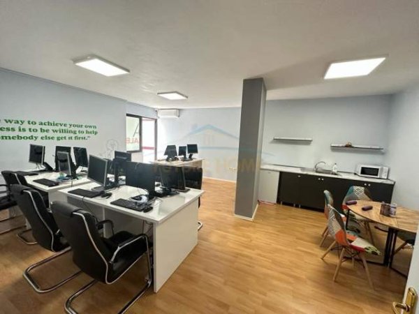 Tirane, jepet me qera apartament Kati 4, 135 m² 900 Euro (Blloku)