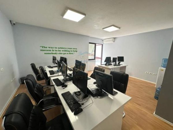 Tirane, jepet me qera apartament Kati 4, 135 m² 900 Euro (Blloku)