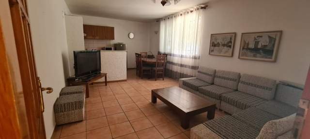 Tirane, jepet me qera Vile 2+1+BLK Kati 1, 80 m² 55.000 Leke (150 m nga Rrethrrotullimi Komunes Parisit)