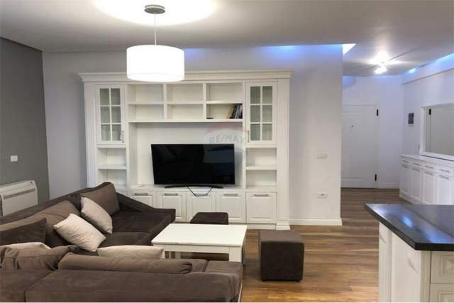 Tirane, jepet me qera apartament 2+1 Kati 6, 950 Euro