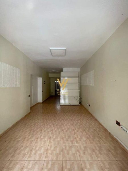 Tirane, jepet me qera dyqan Kati 0, 42 m² 50.000 Leke (rruga e barrikadave)