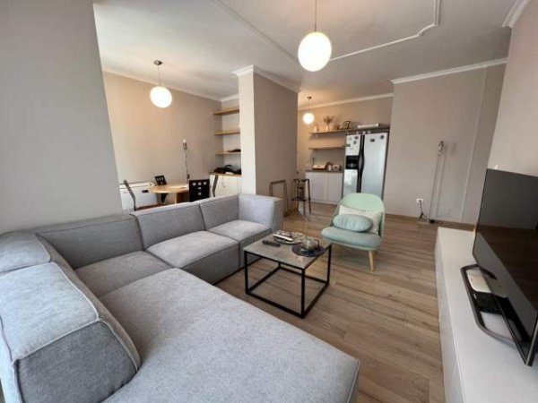 Tirane, jepet me qera apartament 2+1+BLK Kati 8, 110 m² 1.000 Euro (Rruga Kosovareve)