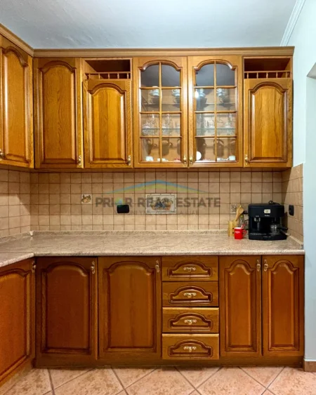 Tirane, jepet me qera apartament 1+1 Kati 2, 71 m² 50.000 ALL (Laprake)