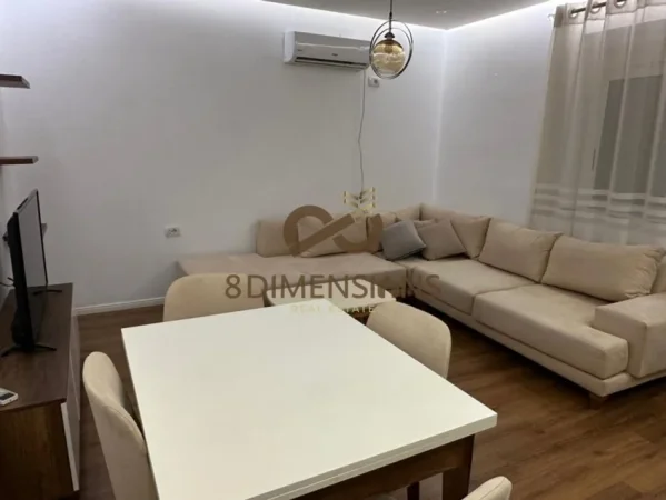 Tirane, jepet me qera 1+1 Kati 0, 70 m² 500 €