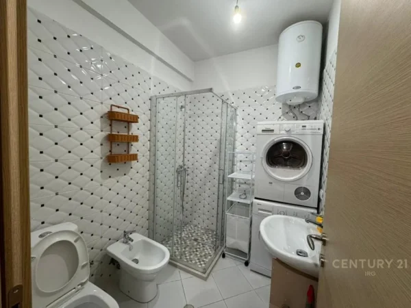 Tirane, shes apartament 2+1 Kati 2, 65 m² 115.000 € (liqeni i thate)
