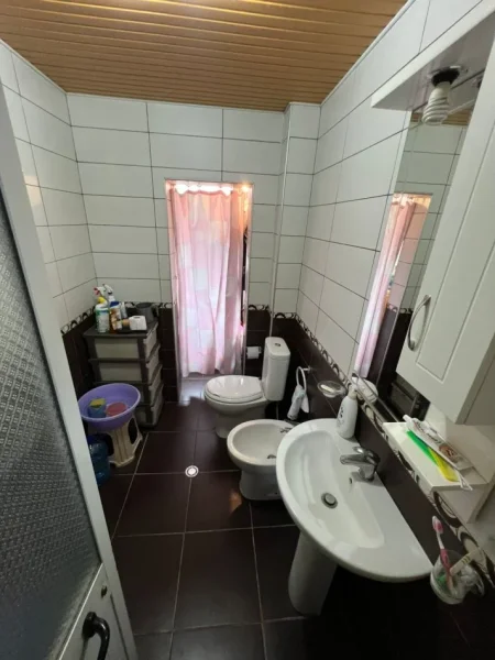 Tirane, jepet me qera apartament 3+1 Kati 4, 73 m² 128.000 € (Rruga Irfan Tomini)