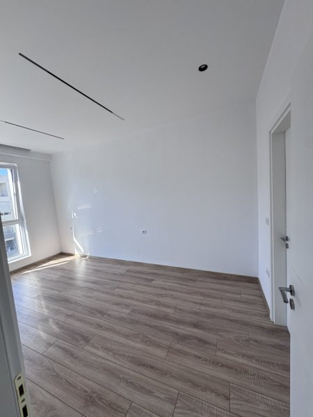 Tirane, jepet me qera zyre Kati 7, 110 m² 900 € (Vasil Shanto)