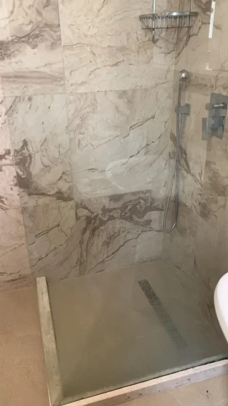 Jepet me qera 2+1  me parkim  falas 430 €  tek Kompleksi Grand ne ALI Dem