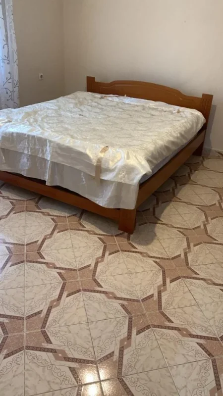 Jepet me qera 2+1  me parkim  falas 430 €  tek Kompleksi Grand ne ALI Dem