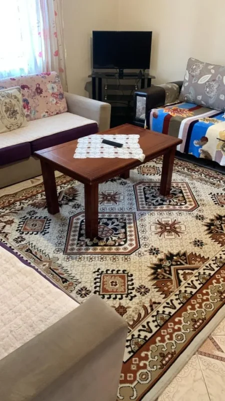 Jepet me qera 2+1  me parkim  falas 430 €  tek Kompleksi Grand ne ALI Dem