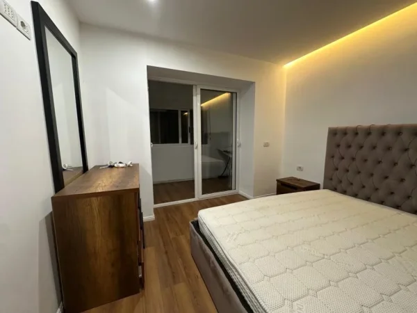 Tirane, jepet me qera apartament 1+1+Ballkon Kati 0, 70 m² 500 € (Prane Hotel Elisa, Rruga e Dibres, Tirane)