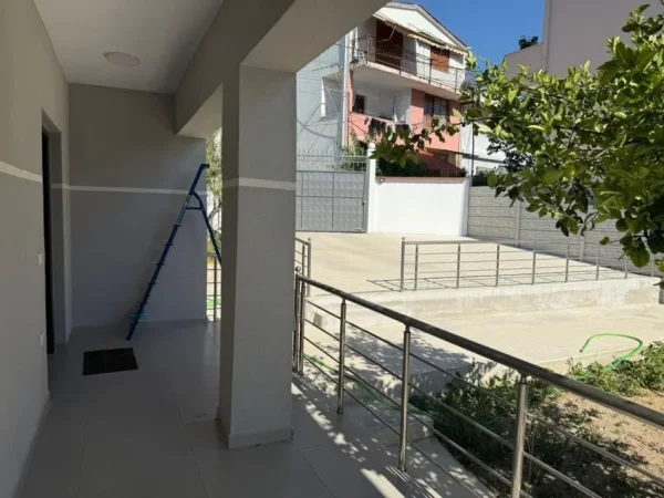 Tirane, jepet me qera , 