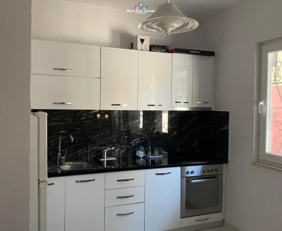 Tirane, jepet me qera apartament 1+1 Kati 1, 67 m² 520 € (Rruga e Dibres)