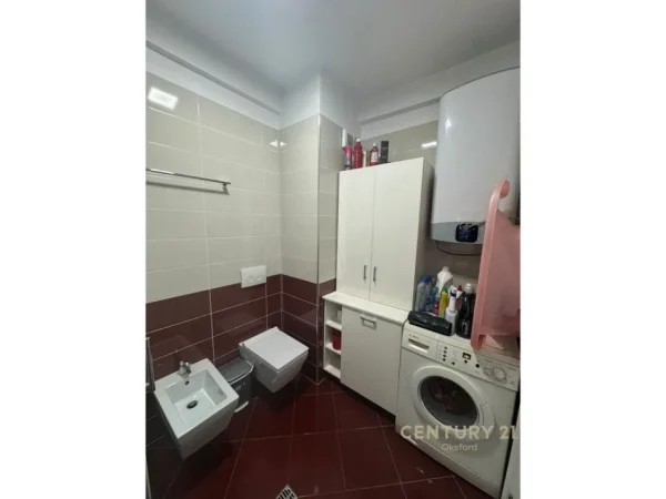 Tirane, shes apartament 1+1 Kati 6, 82 m² 215.000 € (Komuna Parisit)