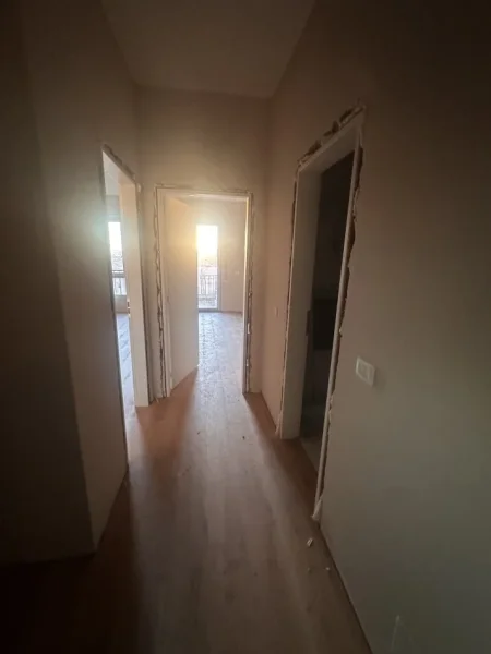 Tirane, shitet apartament 1+1+Ballkon Kati 1, 66 m²  120.000 € (Rruga 5 maj)