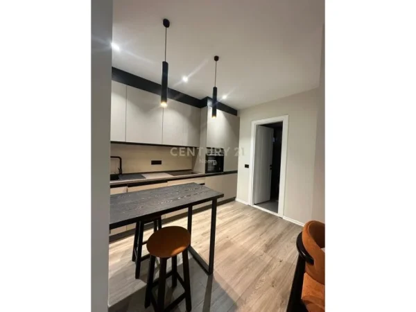 Tirane, shes apartament 1+1 Kati 6, 57 m² 176.700 € (ish blloku)