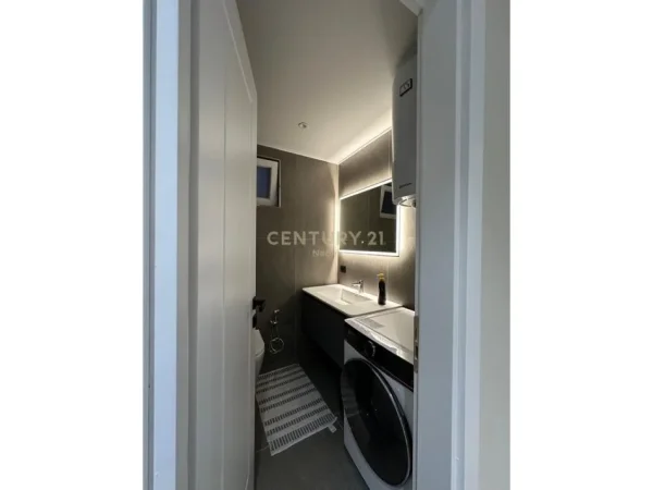 Tirane, shes apartament 1+1 Kati 6, 57 m² 176.700 € (ish blloku)