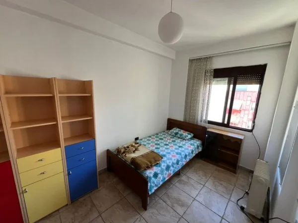 Tirane, jepet me qera apartament 3+1 Kati 6, 100 m² 730 € (Rruga Mine Peza)