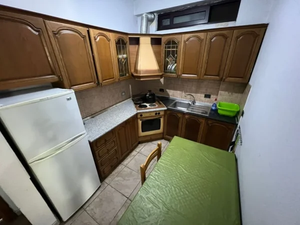 Tirane, jepet me qera apartament 3+1 Kati 6, 100 m² 730 € (Rruga Mine Peza)