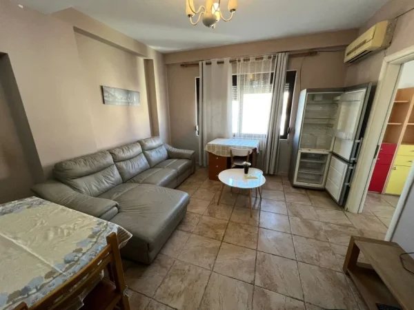 Tirane, jepet me qera apartament 3+1 Kati 6, 100 m² 730 € (Rruga Mine Peza)