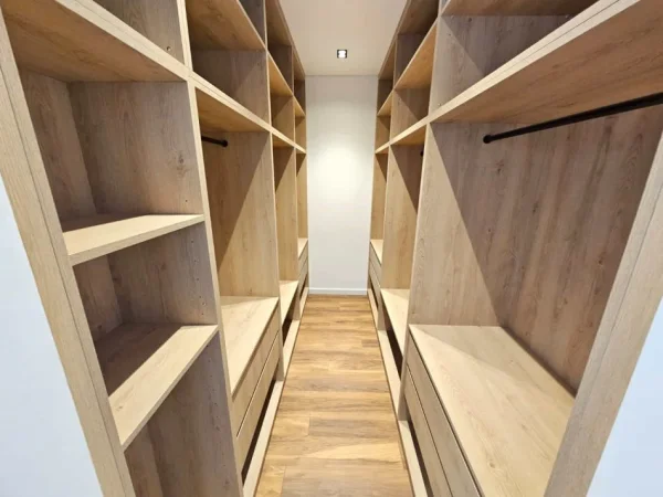 Tirane, jepet me qera apartament 4+1 Kati 3, 310 m² 3.400 € (Mullet)