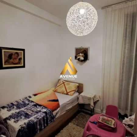 Tirane, jepet me qera apartament 2+1+Ballkon Kati 4, 104 m² 143.000 € (Rruga Shefqet Kuka)