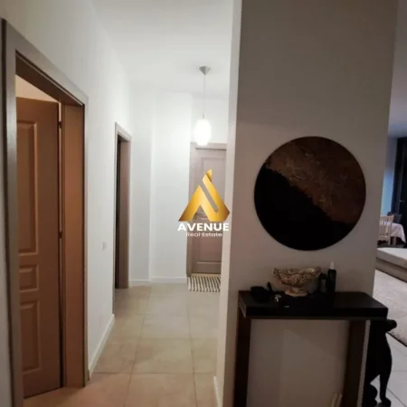 Tirane, jepet me qera apartament 2+1+Ballkon Kati 4, 104 m² 143.000 € (Rruga Shefqet Kuka)