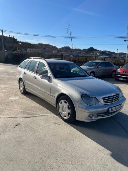 Tirane, shitet makine me portobagazh Mercedes Benz Nafte, gri metalizato automatik Kondicioner 260.000 km 4.200 €
