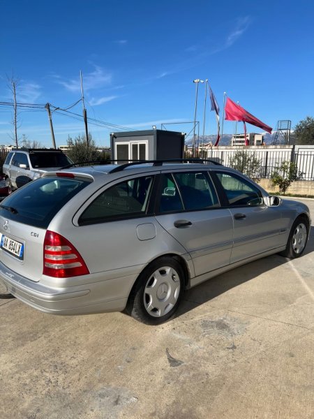 Tirane, shitet makine me portobagazh Mercedes Benz Nafte, gri metalizato automatik Kondicioner 260.000 km 4.200 €