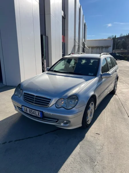 Tirane, shitet makine me portobagazh Mercedes Benz Nafte, gri metalizato automatik Kondicioner 260.000 km 4.200 €