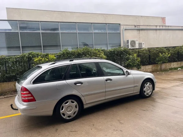 Tirane, shitet makine me portobagazh Mercedes Benz Nafte, gri metalizato automatik Kondicioner 260.000 km 4.200 €