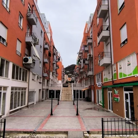 Tirane, shitet ambjent biznesi Kati 0, 103 m² 