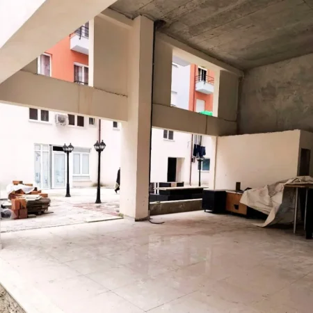 Tirane, shitet ambjent biznesi Kati 0, 103 m² 