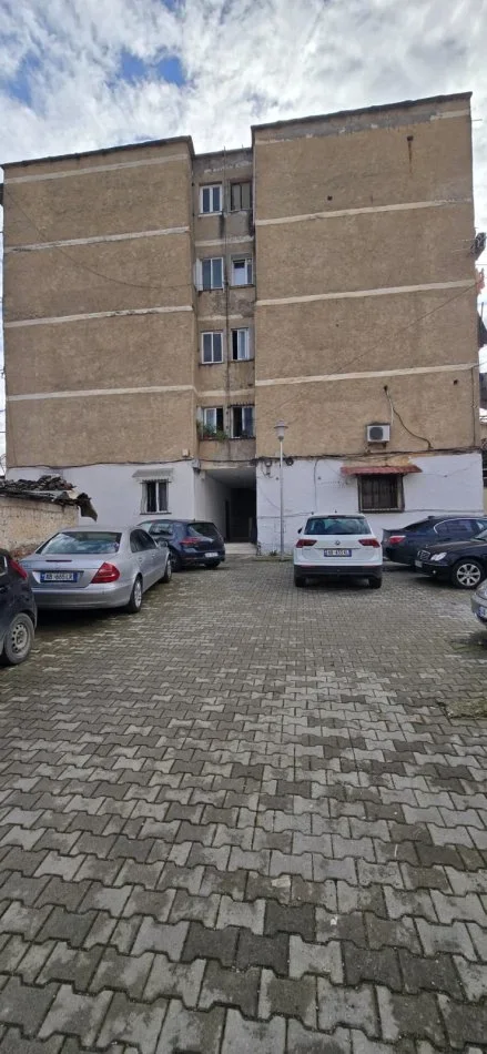 Tirane, shitet apartament 3+1 , 75 m² (Brrake Tirane)