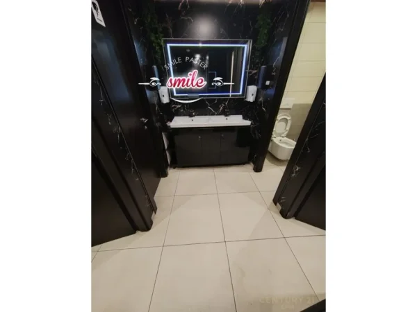 Tirane, shitet bar-resorant Kati 0, 180 m² 42.000 € (Sheshi Skënderbej (Qendër))