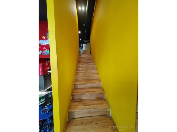 Tirane, shitet bar-resorant Kati 0, 180 m² 42.000 € (Sheshi Skënderbej (Qendër))