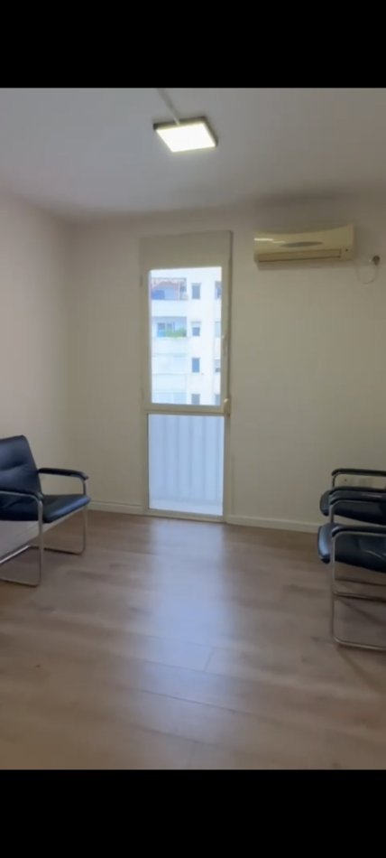 Tirane, jepet me qera ambjent biznesi Kati 5, 85 m² 700 € (Rruga e Kavajës)