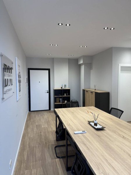 Tirane, jepet me qera zyre Kati 3, 70 m² 700 € (Mine Peza)