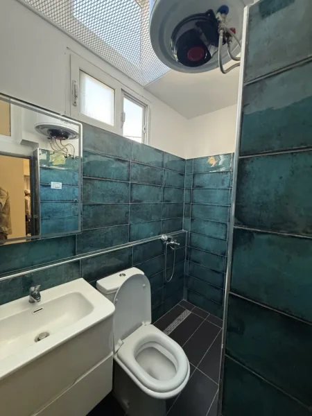 Tirane, shitet garsonier 1+1 Kati 0, 40 m² 98.000 € (Rr Durresit, Blloku i Ambasadave)