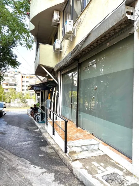 Tirane, jepet me qera dyqan Kati 0, 65 m² 600 € (Rruga Shkelqim Fusha)